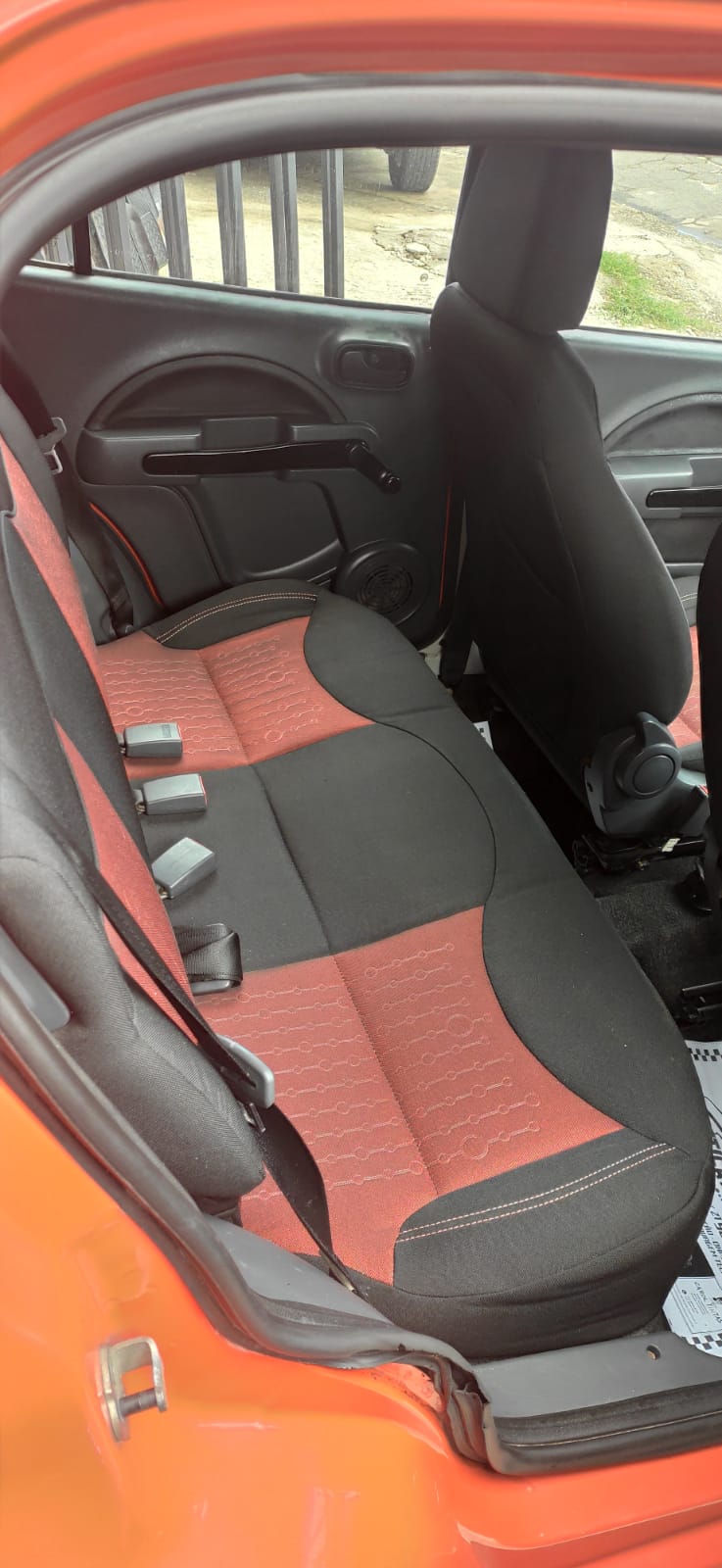 Fiat Uno 2012 Sporting 1.4 - Imagem 3